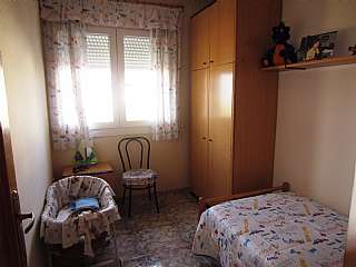 Casa pareada en Calle d´asturies, 7. Barrio tranquilo, a 5-10 minutos del centro Casa pareada en Calle d´asturies, 7. Barrio tranquilo, a 5-10 minutos del centro